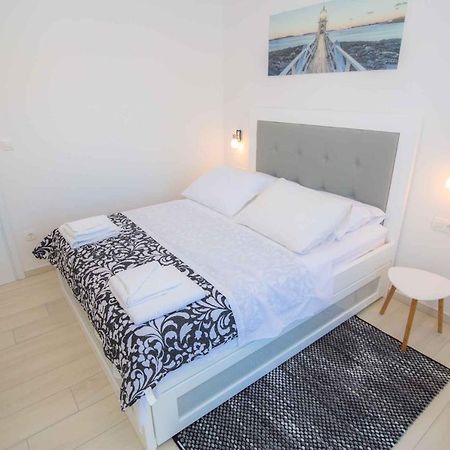 Apartments In Rogoznica 40364 Екстериор снимка