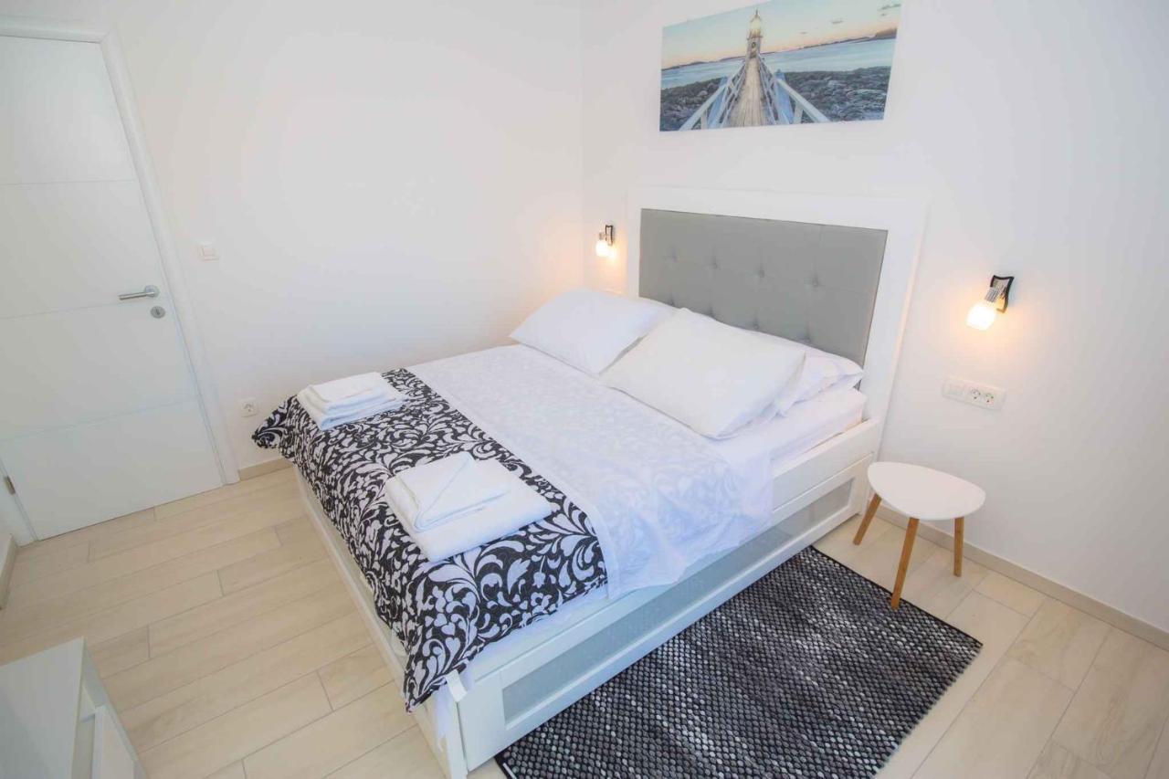 Apartments In Rogoznica 40364 Екстериор снимка