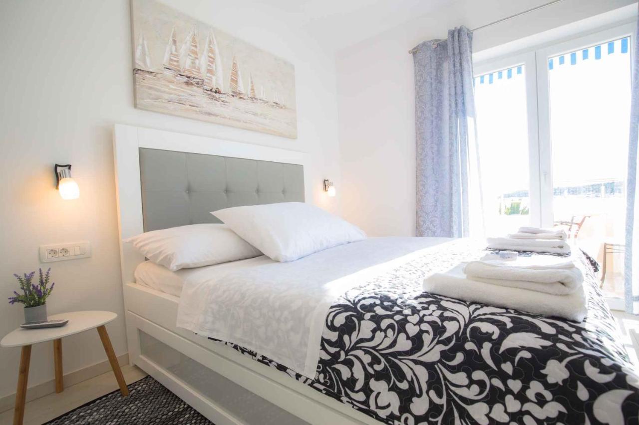 Apartments In Rogoznica 40364 Екстериор снимка
