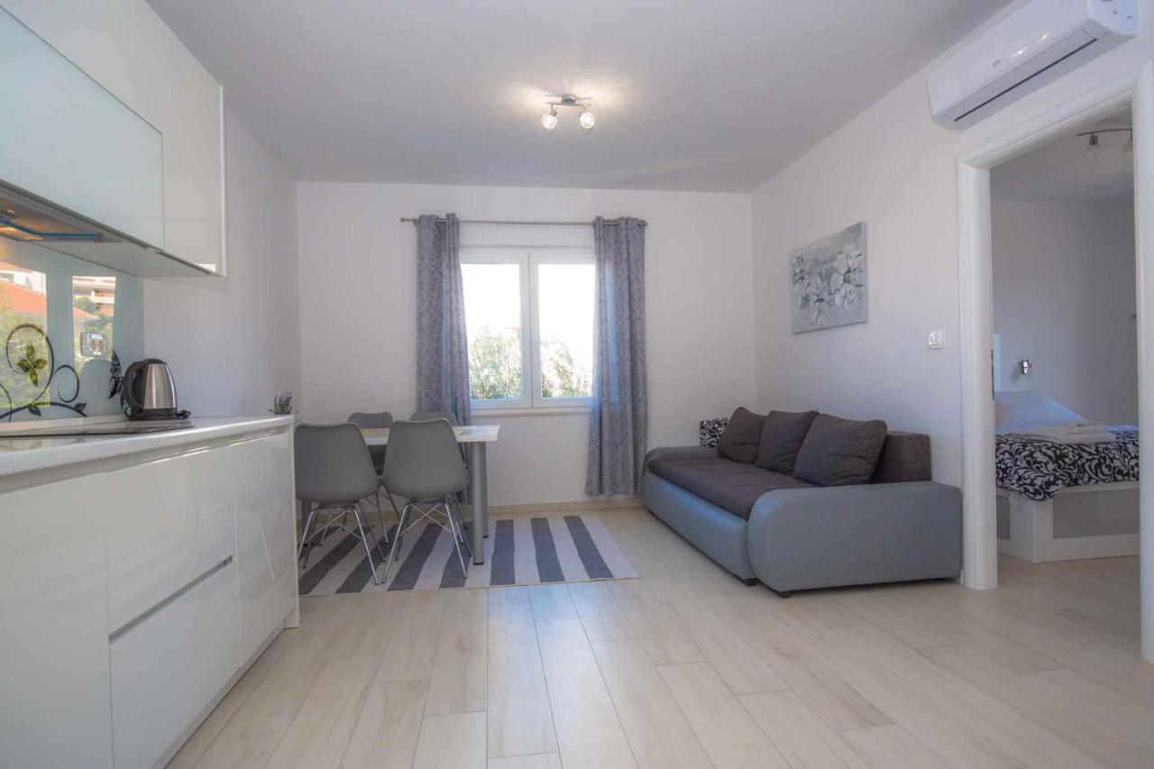Apartments In Rogoznica 40364 Екстериор снимка