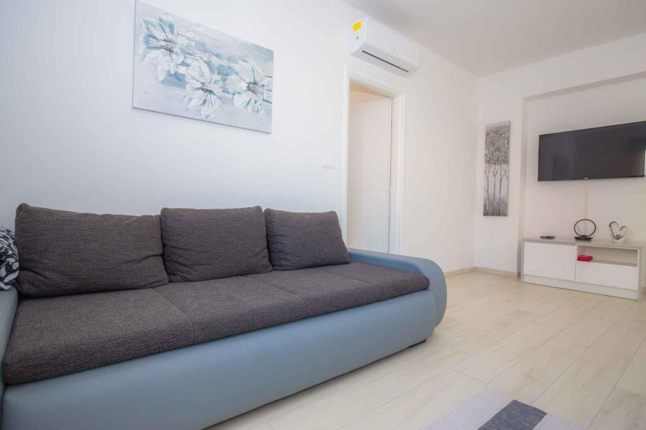 Apartments In Rogoznica 40364 Екстериор снимка