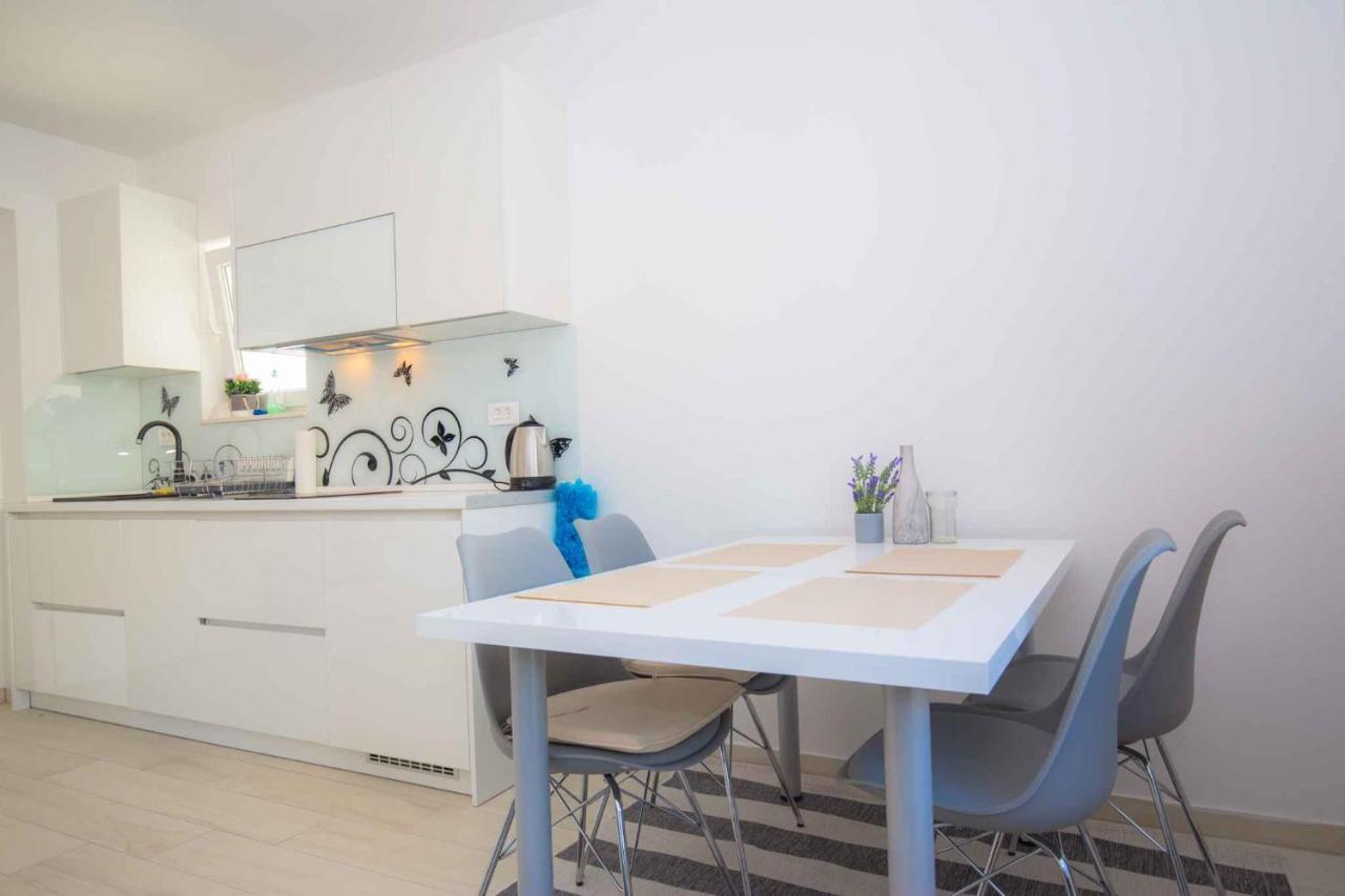 Apartments In Rogoznica 40364 Екстериор снимка